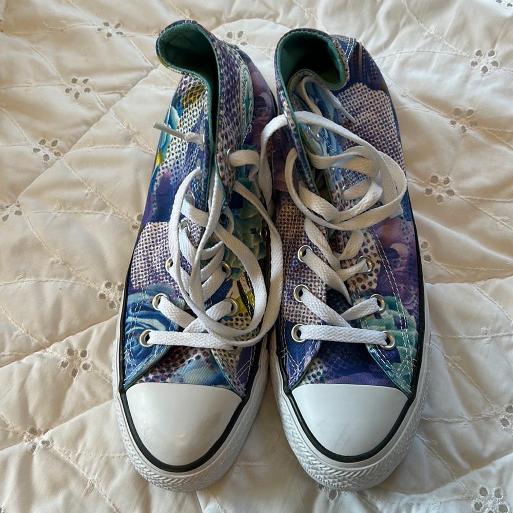 Floral converse